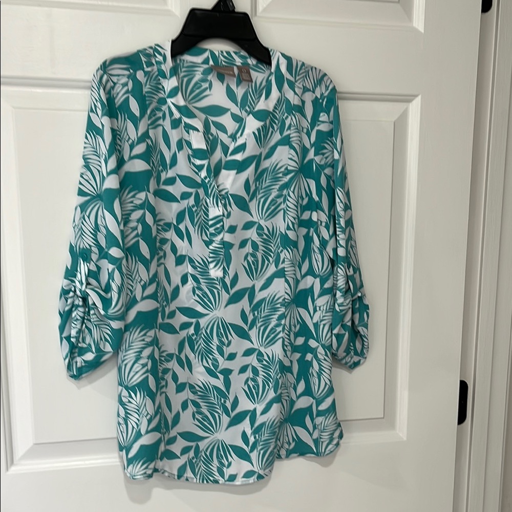 White and Green 3/4 Sleeve Mandarin Collar Flowy Blouse
